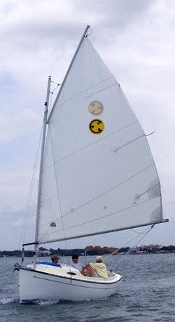 Compac Sunday Cat: The ultimate daysailer